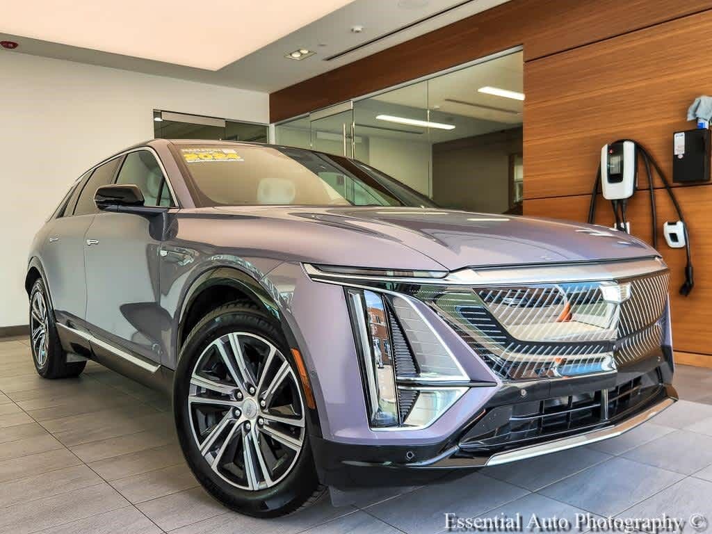 2024 Cadillac LYRIQ — photo 1 of 5