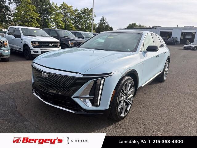 2024 Cadillac LYRIQ Luxury 3