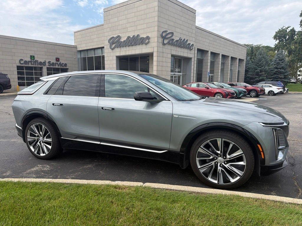 2024 Cadillac LYRIQ — photo 1 of 7