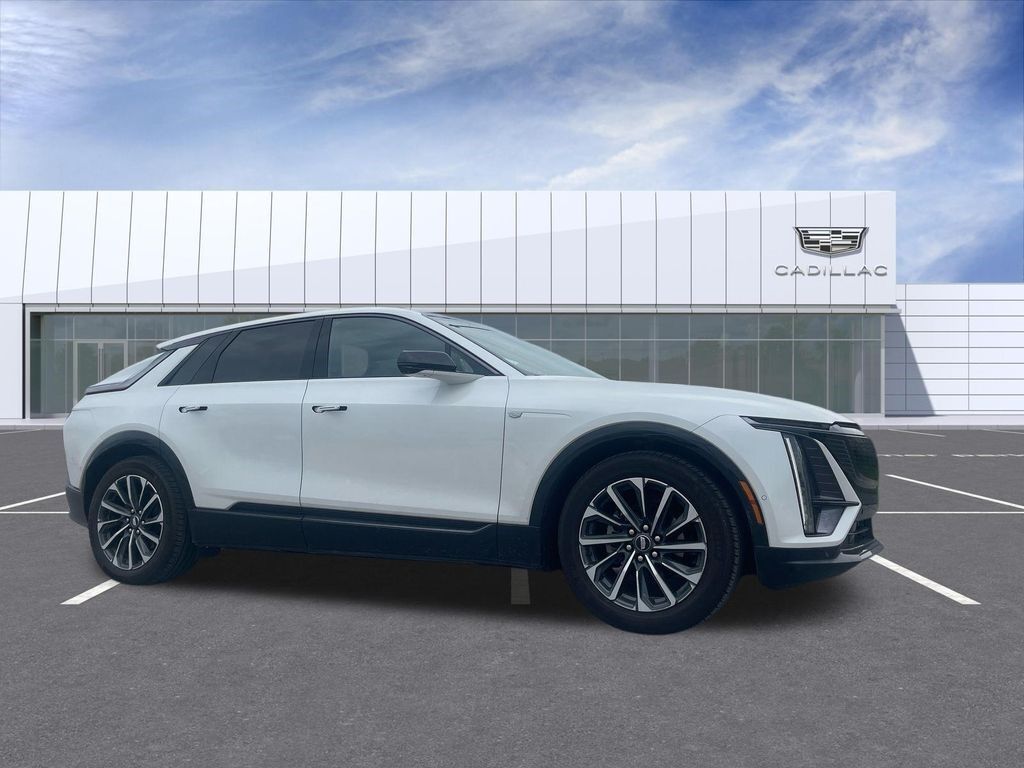 2024 Cadillac LYRIQ — photo 1 of 7