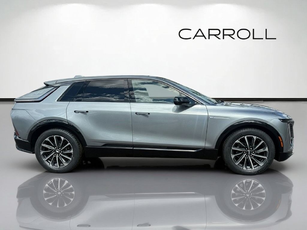2024 Cadillac LYRIQ — photo 1 of 6