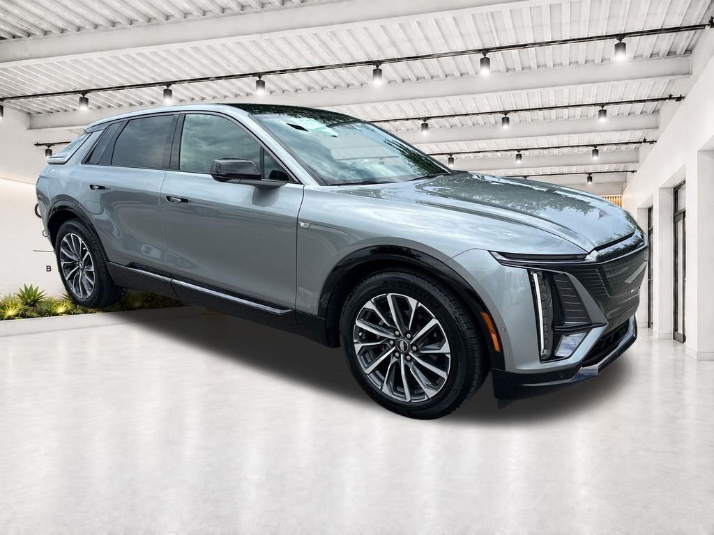 2024 Cadillac LYRIQ — photo 1 of 6