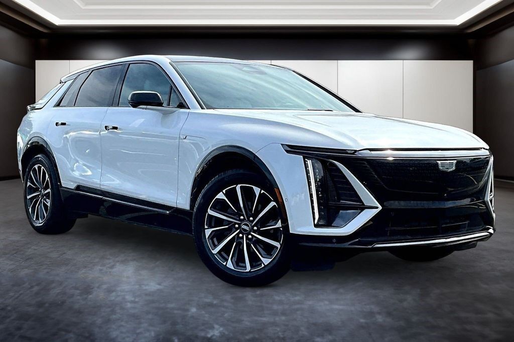 2024 Cadillac LYRIQ — photo 1 of 7