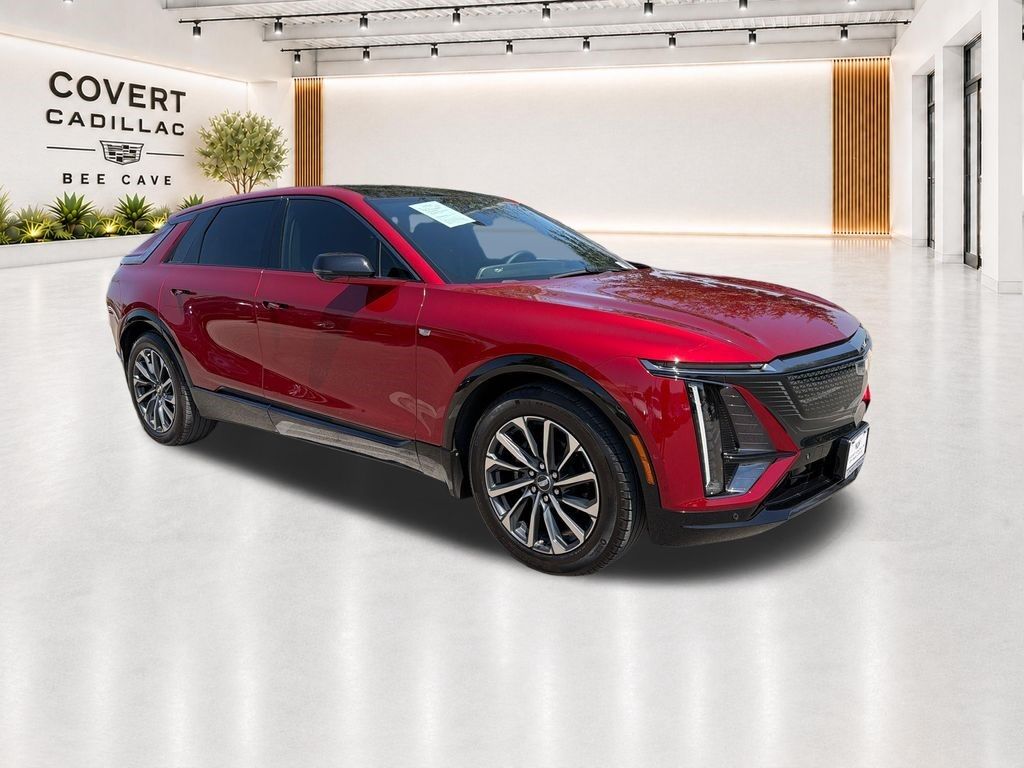 2024 Cadillac LYRIQ — photo 1 of 7
