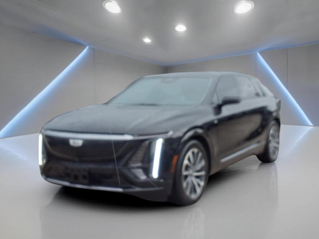 2024 Cadillac LYRIQ — photo 1 of 6