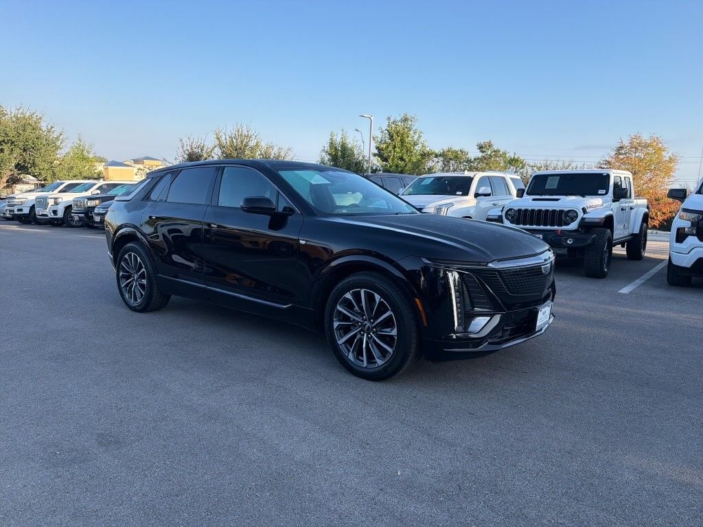 2024 Cadillac LYRIQ — photo 1 of 7