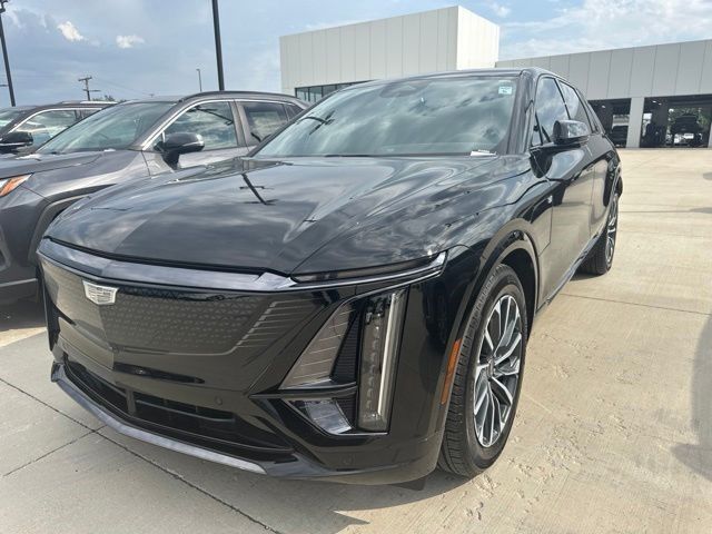 2024 Cadillac LYRIQ — photo 1 of 4