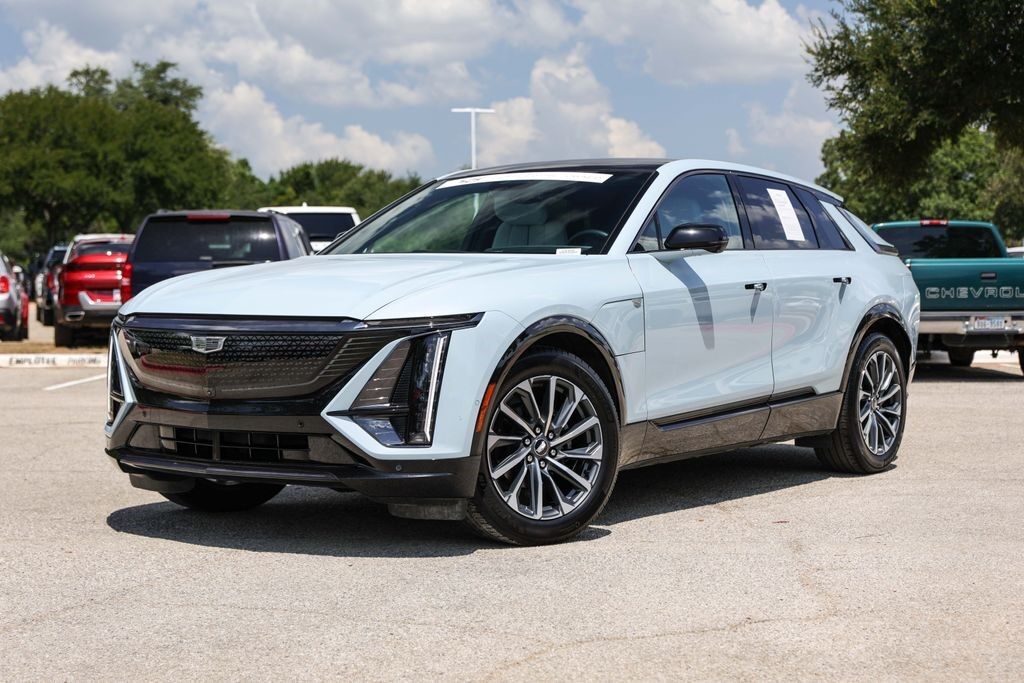 2024 Cadillac LYRIQ — photo 1 of 7