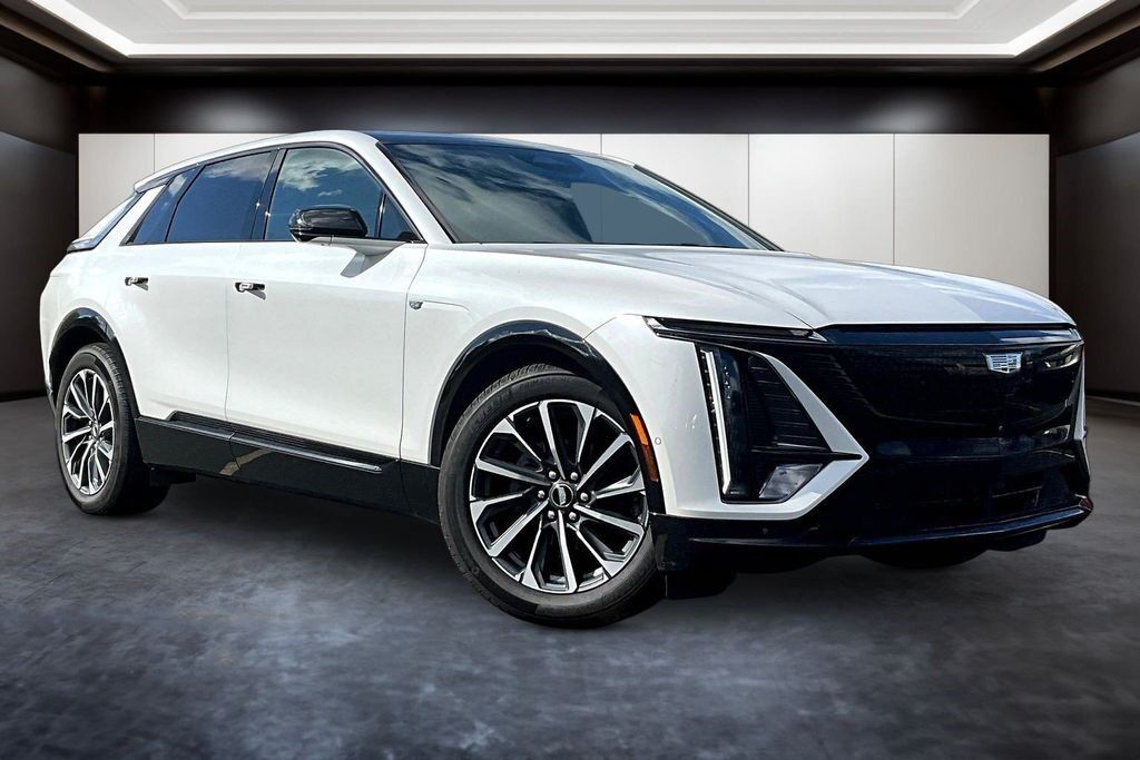 2024 Cadillac LYRIQ — photo 1 of 7