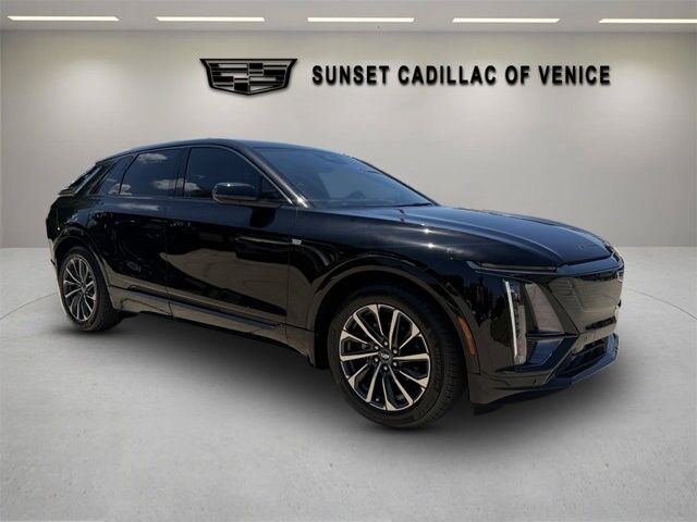 2024 Cadillac LYRIQ — photo 1 of 7