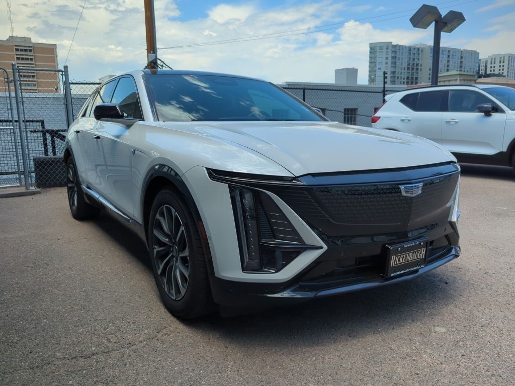2024 Cadillac LYRIQ — photo 1 of 7