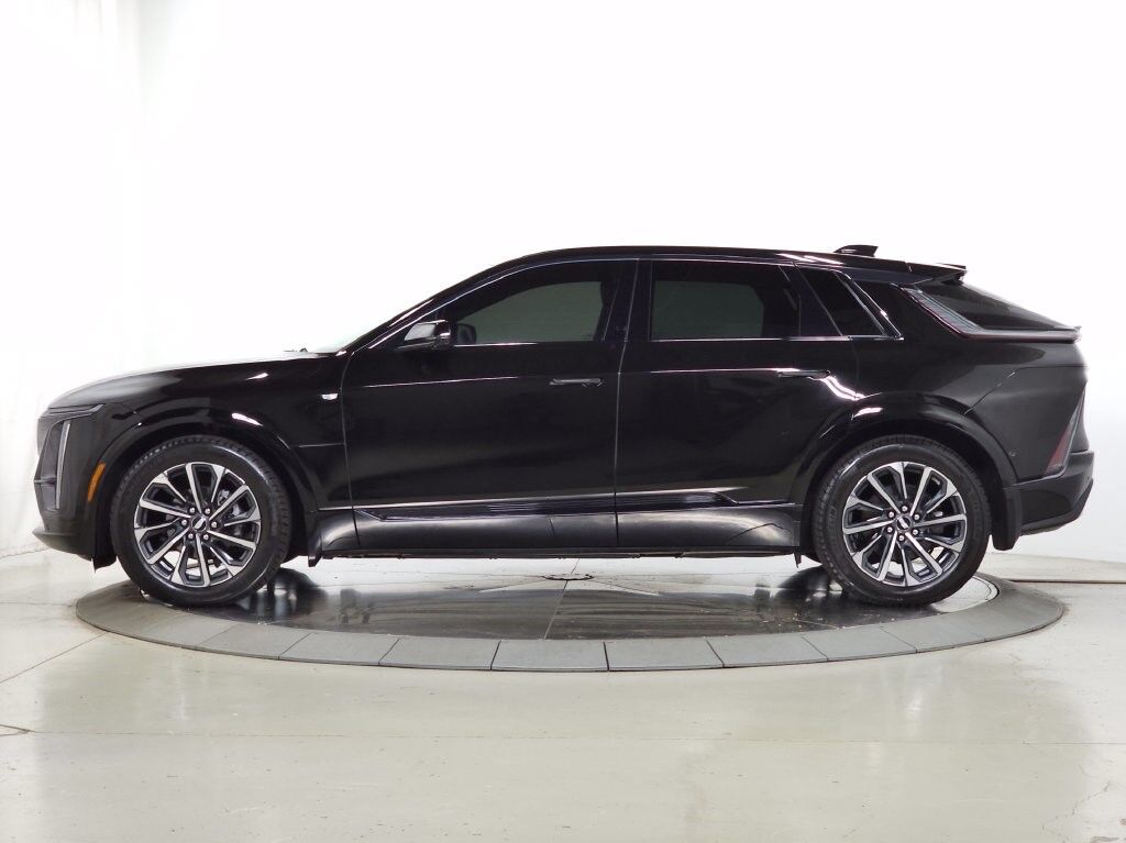 2024 Cadillac LYRIQ — photo 1 of 6