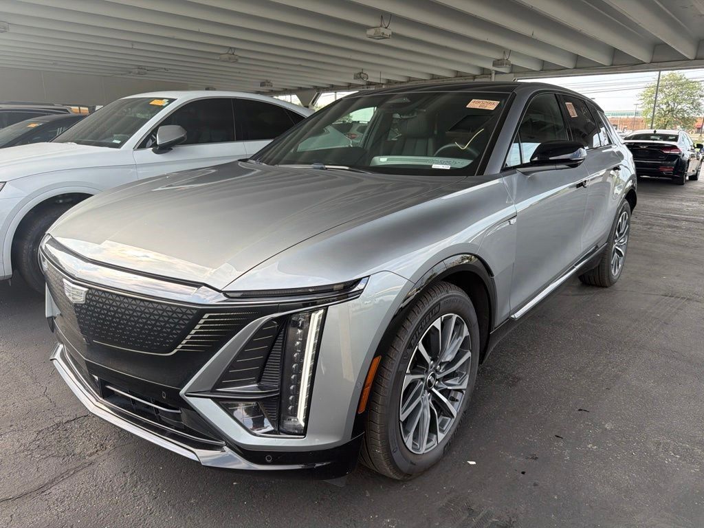 2024 Cadillac LYRIQ — photo 1 of 7