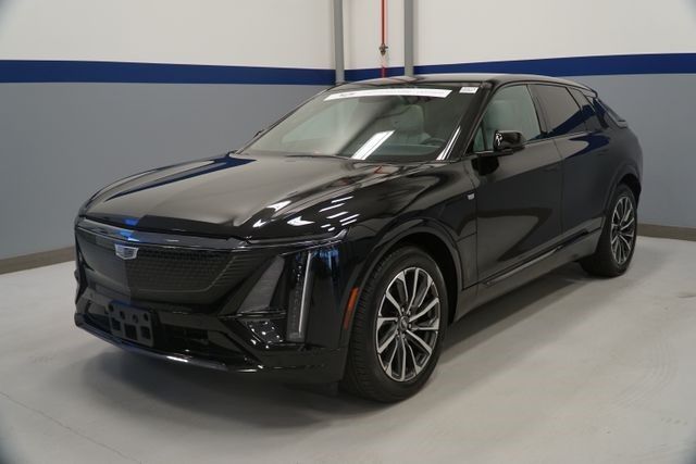 2024 Cadillac LYRIQ — photo 1 of 7