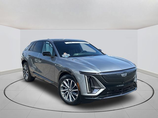 2024 Cadillac LYRIQ — photo 1 of 7