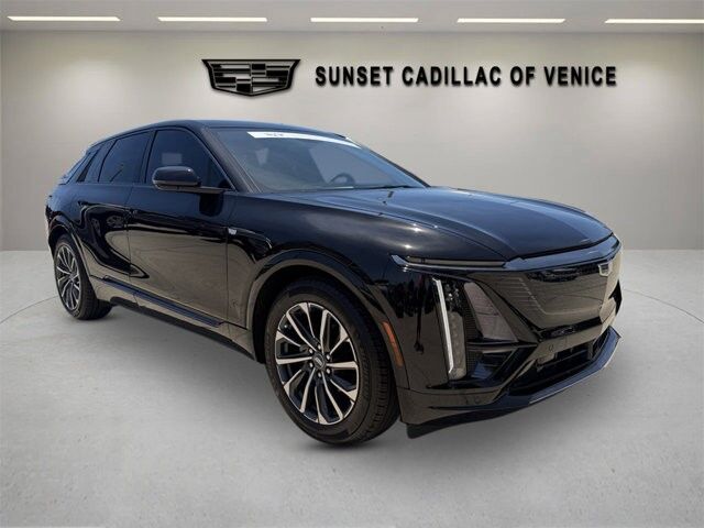 2024 Cadillac LYRIQ — photo 1 of 7