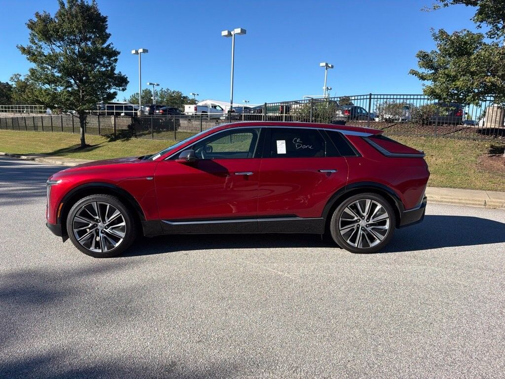 2025 Cadillac LYRIQ — photo 1 of 6