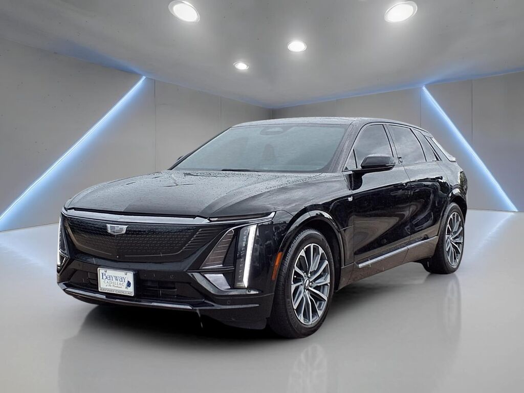 2024 Cadillac LYRIQ — photo 1 of 6