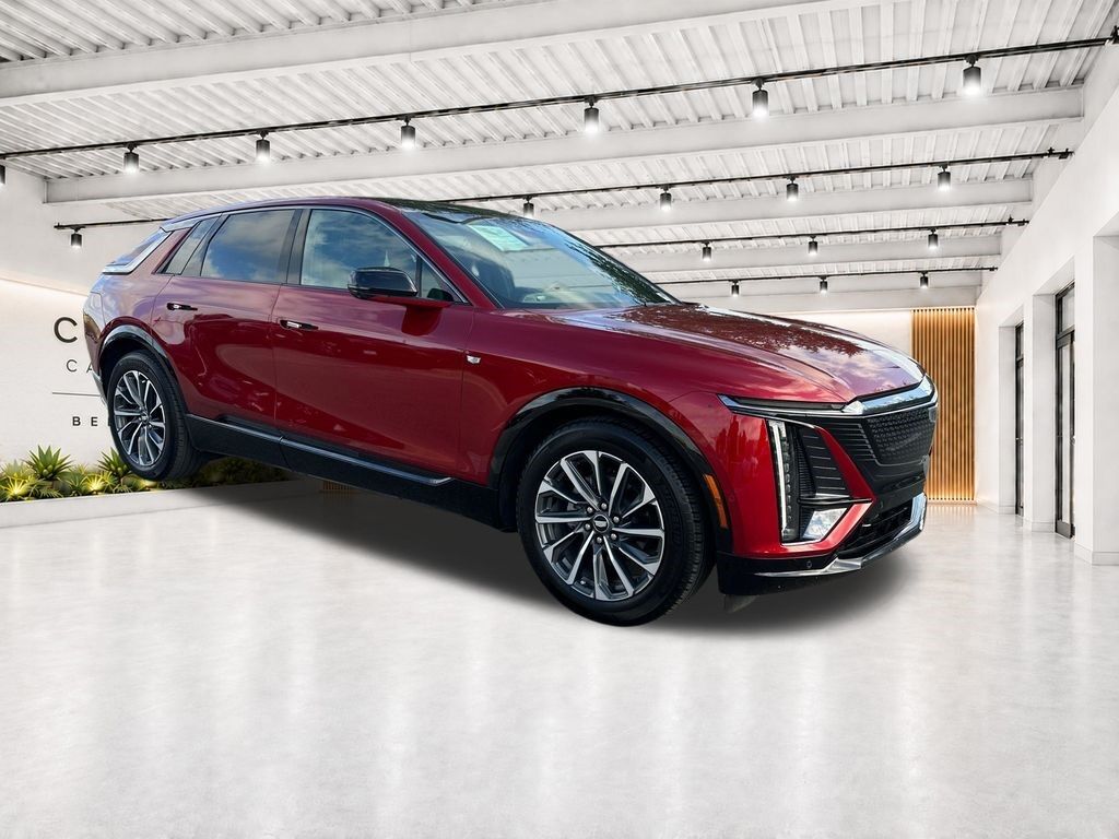 2024 Cadillac LYRIQ — photo 1 of 6