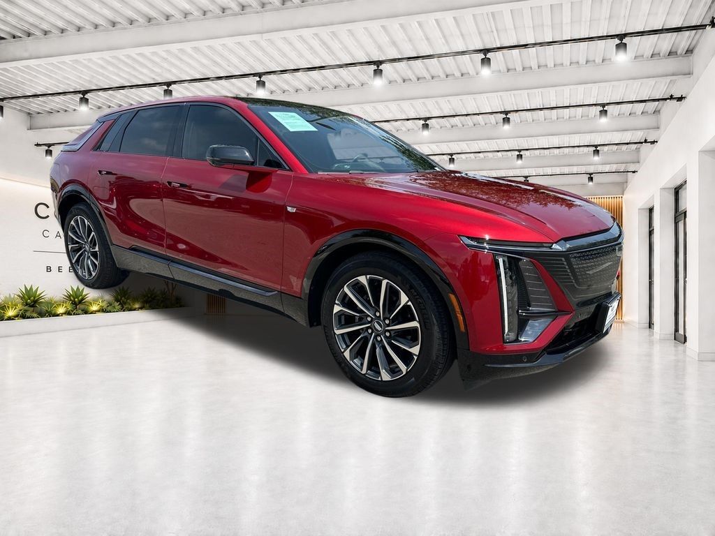 2024 Cadillac LYRIQ — photo 1 of 6