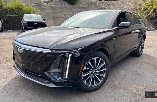 2024 Cadillac LYRIQ — photo 1 of 6