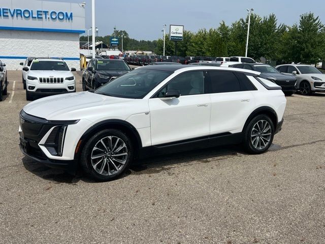 2024 Cadillac LYRIQ — photo 1 of 7