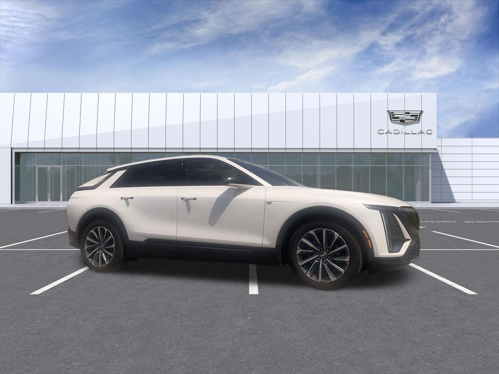 2024 Cadillac LYRIQ — photo 1 of 7