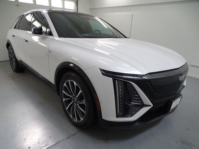 2024 Cadillac LYRIQ — photo 1 of 7
