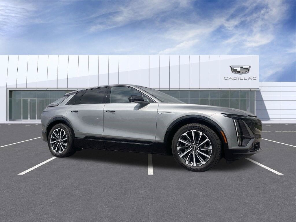 2024 Cadillac LYRIQ — photo 1 of 7