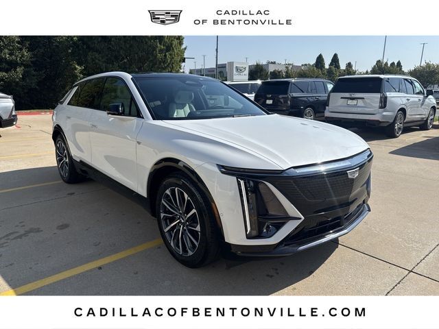 2024 Cadillac LYRIQ — photo 1 of 7