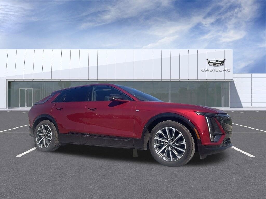 2024 Cadillac LYRIQ — photo 1 of 7