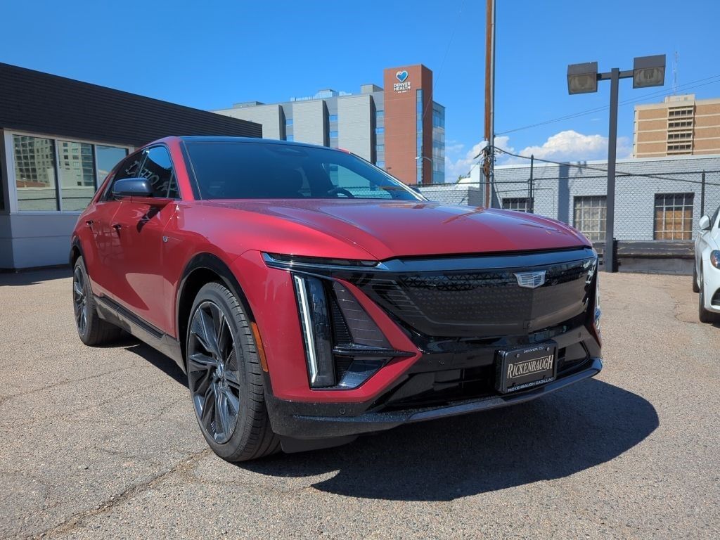 2024 Cadillac LYRIQ — photo 1 of 7