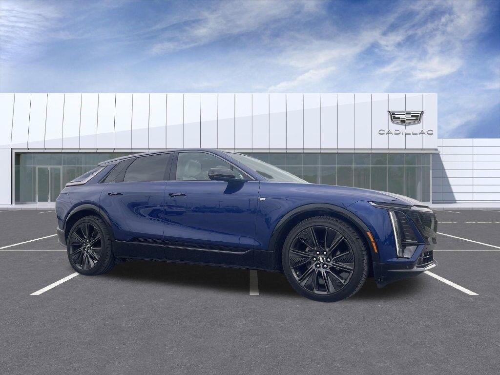 2024 Cadillac LYRIQ — photo 1 of 7
