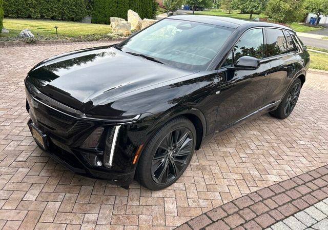 2024 Cadillac LYRIQ — photo 1 of 4