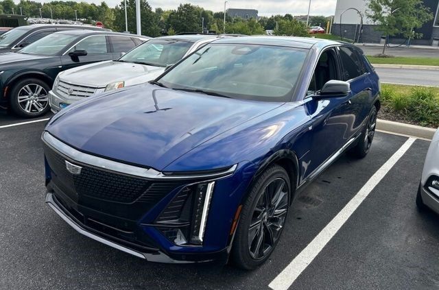2024 Cadillac LYRIQ — photo 1 of 7