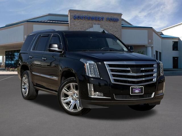 2017 Cadillac Escalade Premium Luxury — photo 1 of 26
