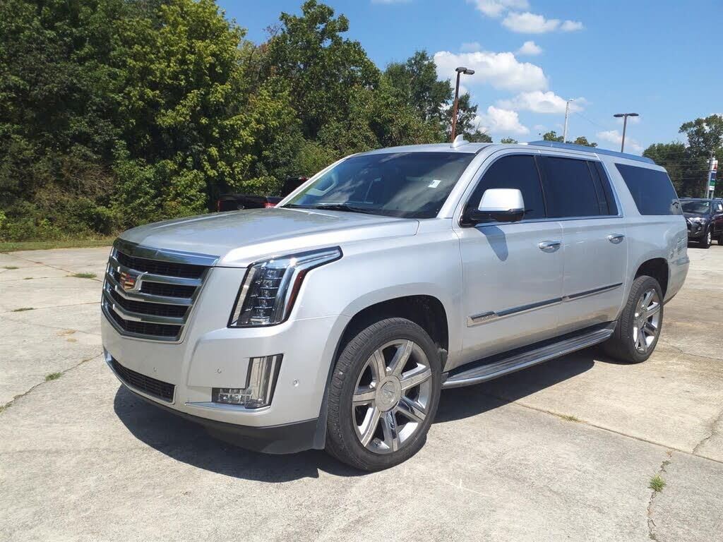 2018 Cadillac Escalade ESV Luxury — photo 1 of 2