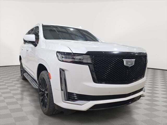 2022 Cadillac Escalade Luxury — photo 1 of 13