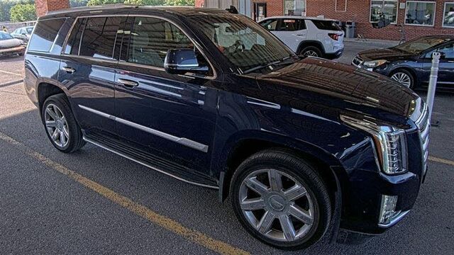 2019 Cadillac Escalade Luxury — photo 1 of 2