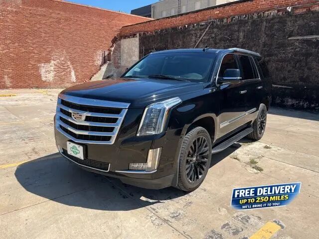2020 Cadillac Escalade Luxury — photo 1 of 13