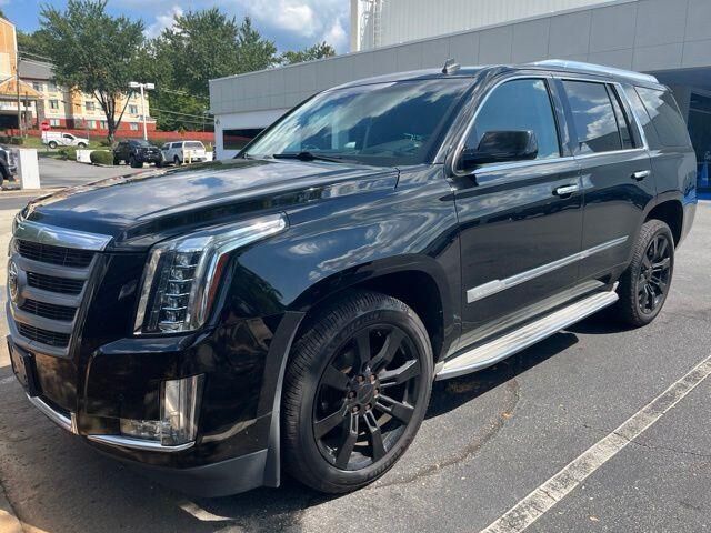 2015 Cadillac Escalade Luxury — photo 1 of 4