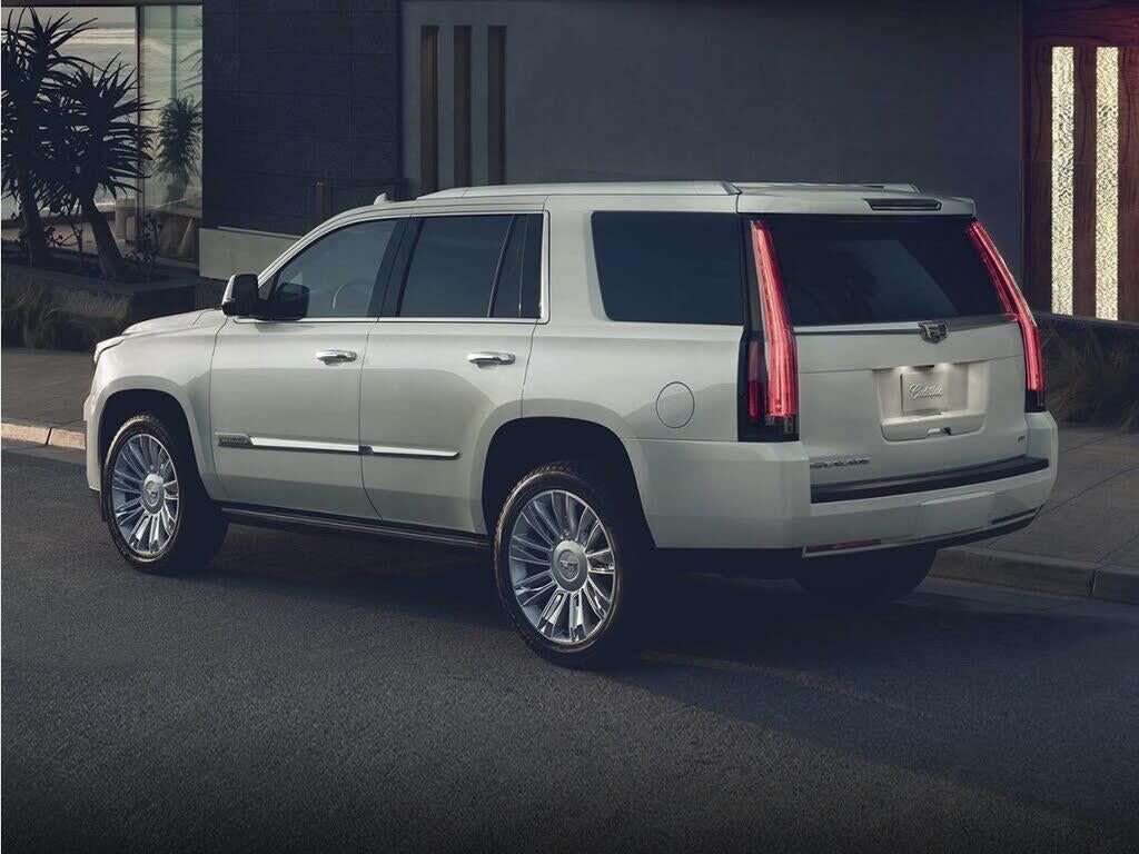 2017 Cadillac Escalade Luxury — photo 1 of 1