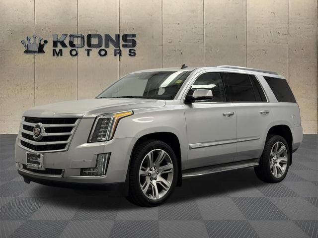 2015 Cadillac Escalade Luxury — photo 1 of 2
