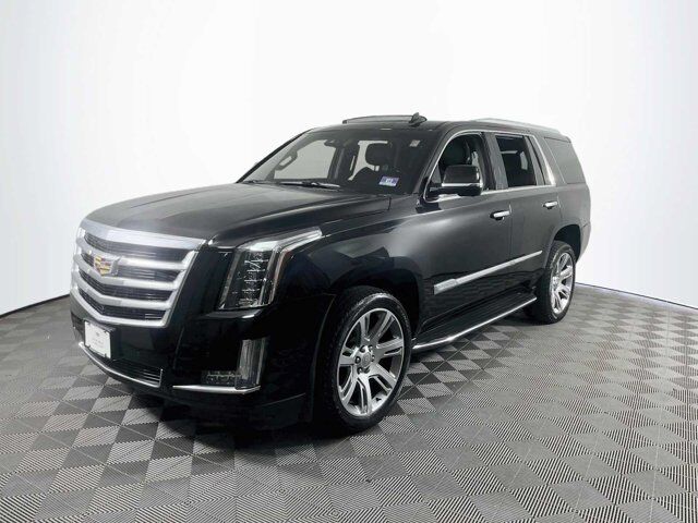 2017 Cadillac Escalade Luxury — photo 1 of 13