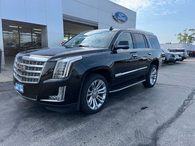 2020 Cadillac Escalade Luxury — photo 1 of 6