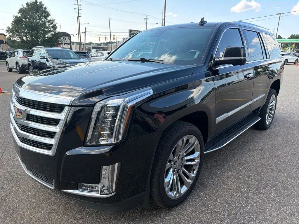 2020 Cadillac Escalade Premium Luxury — photo 1 of 13