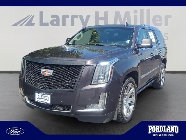 2017 Cadillac Escalade Premium Luxury — photo 1 of 28