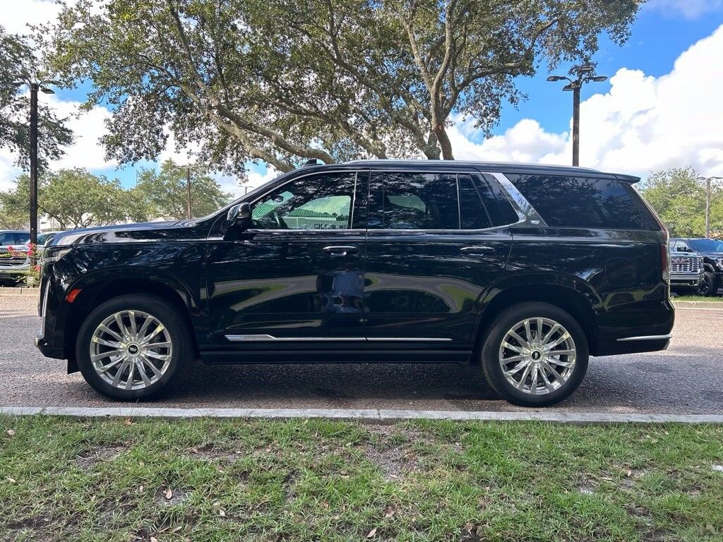 2024 Cadillac Escalade — photo 1 of 7