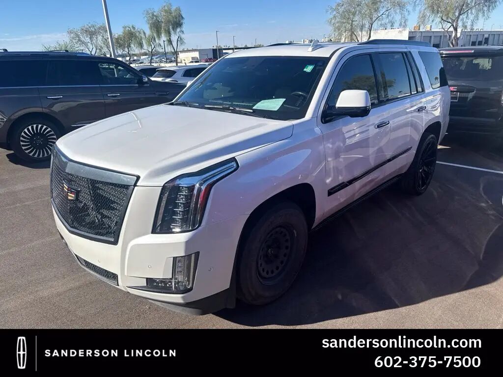 2020 Cadillac Escalade Platinum — photo 1 of 2
