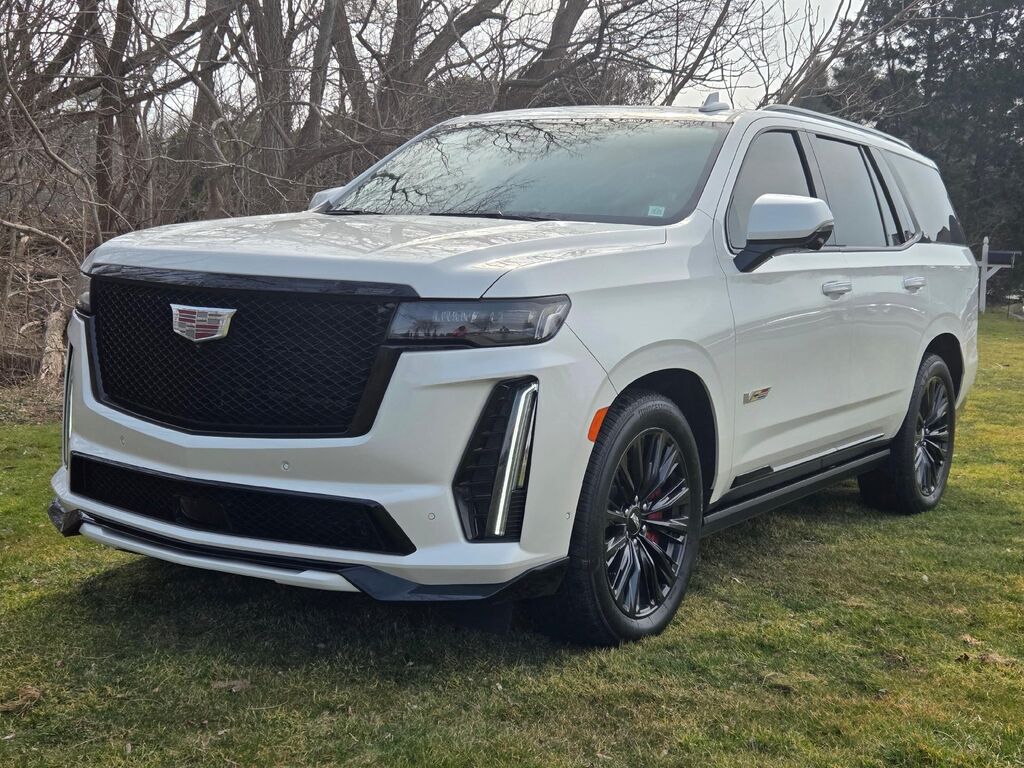2024 Cadillac Escalade — photo 1 of 7